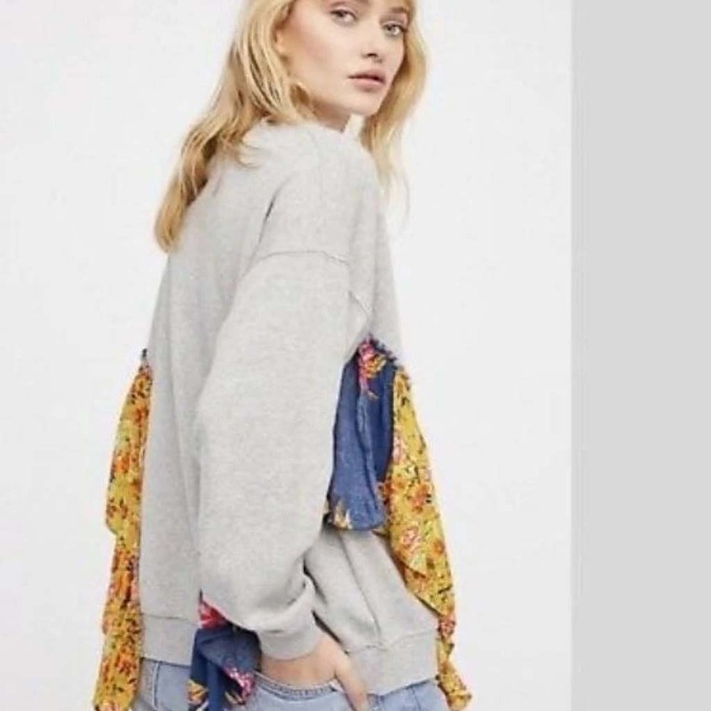 Free People She's Just Cute Mixed Floral Ruffle Sweatshirt Gray Pullover M - Picture 3 of 11